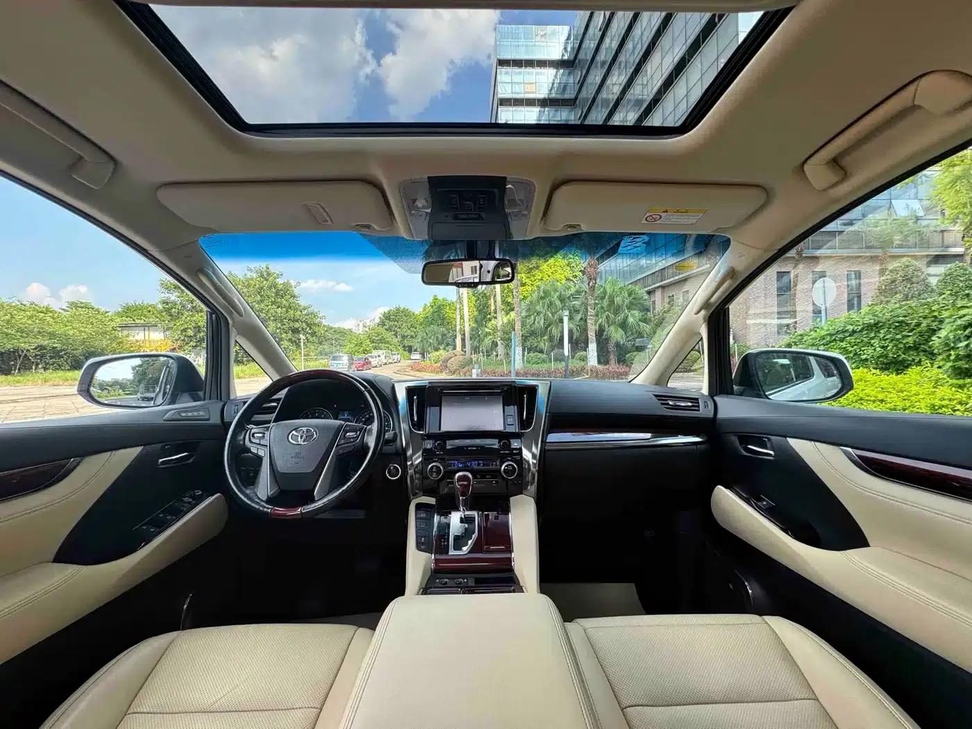 2015 Alphard 3.5L Luxury Edition — миниатюра 9
