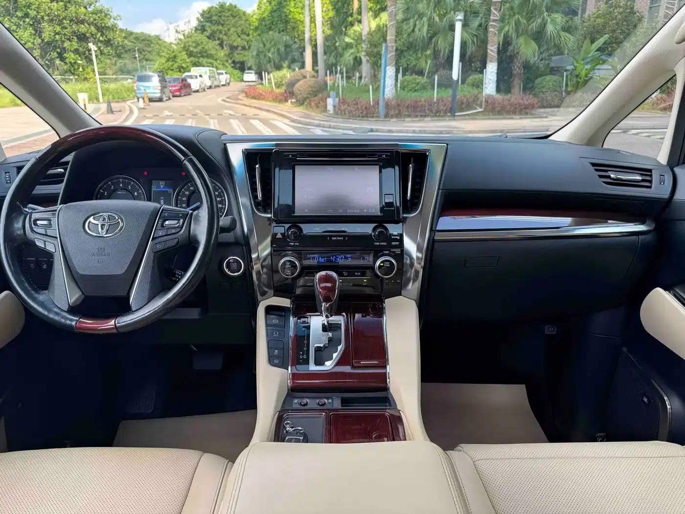 2015 Alphard 3.5L Luxury Edition — миниатюра 10