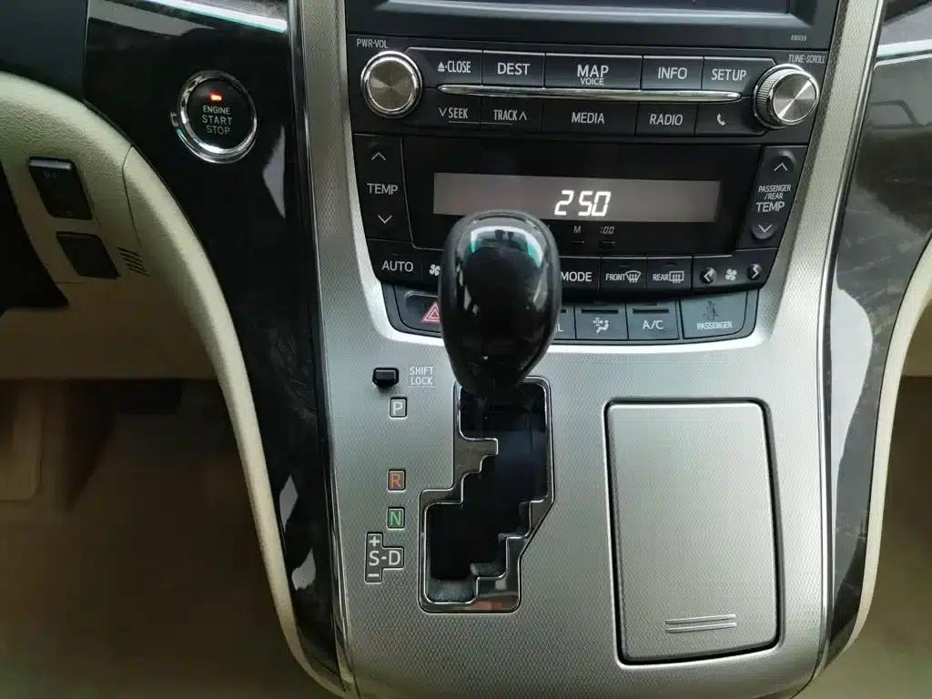 2012 Alphard 3.5L Luxury Edition — миниатюра 13