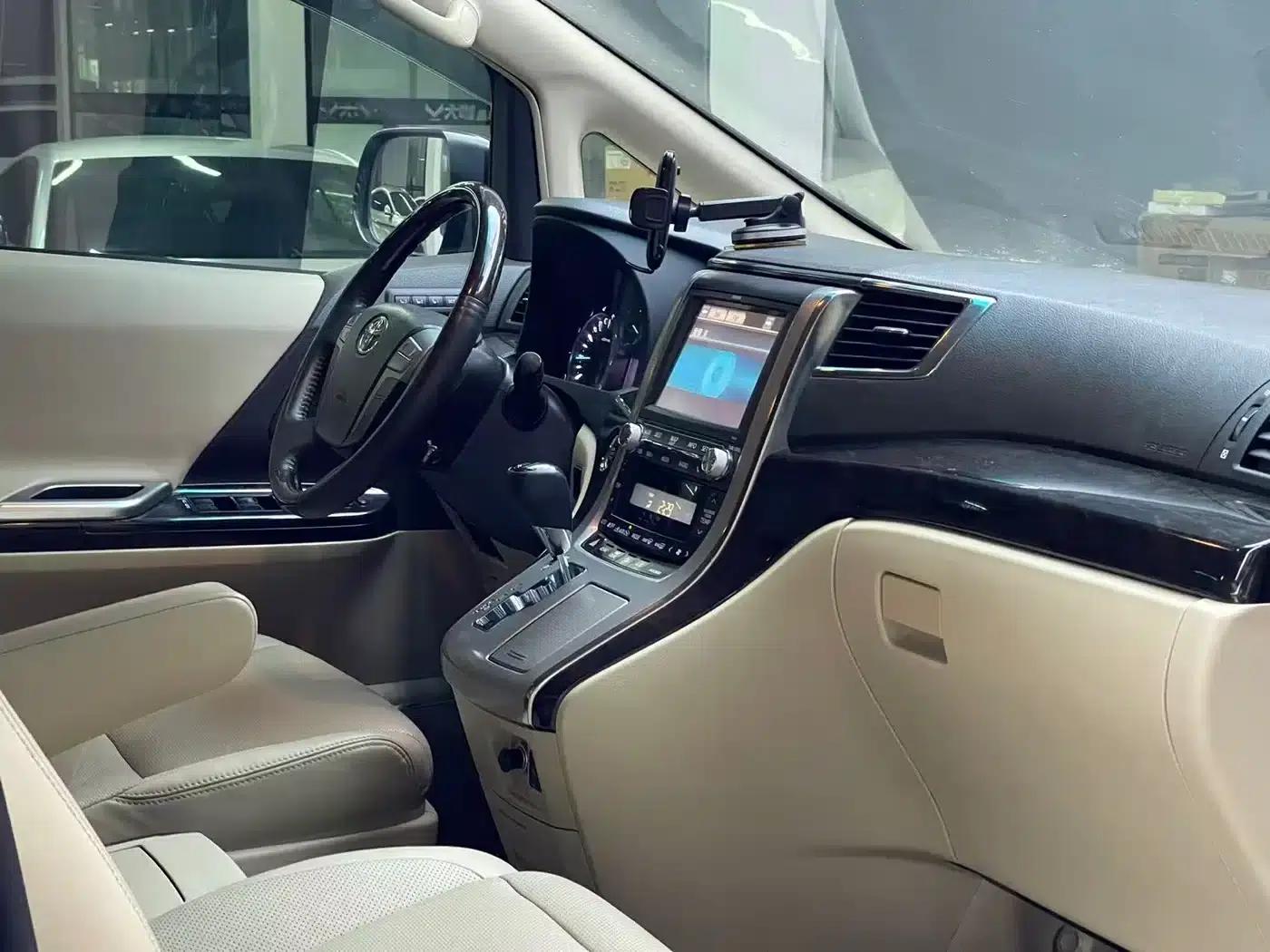 2012 Alphard 3.5L Luxury Edition — миниатюра 13