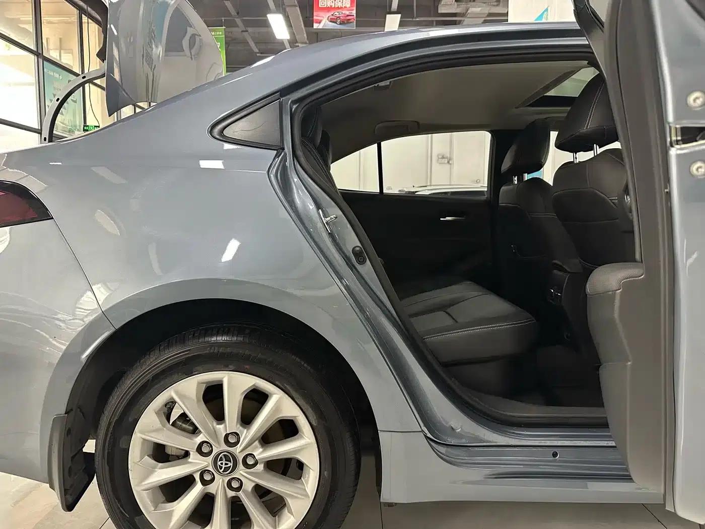 2019 Toyota Corolla Hybrid 1.8L E-CVT GL-i Elite Edition — миниатюра 6