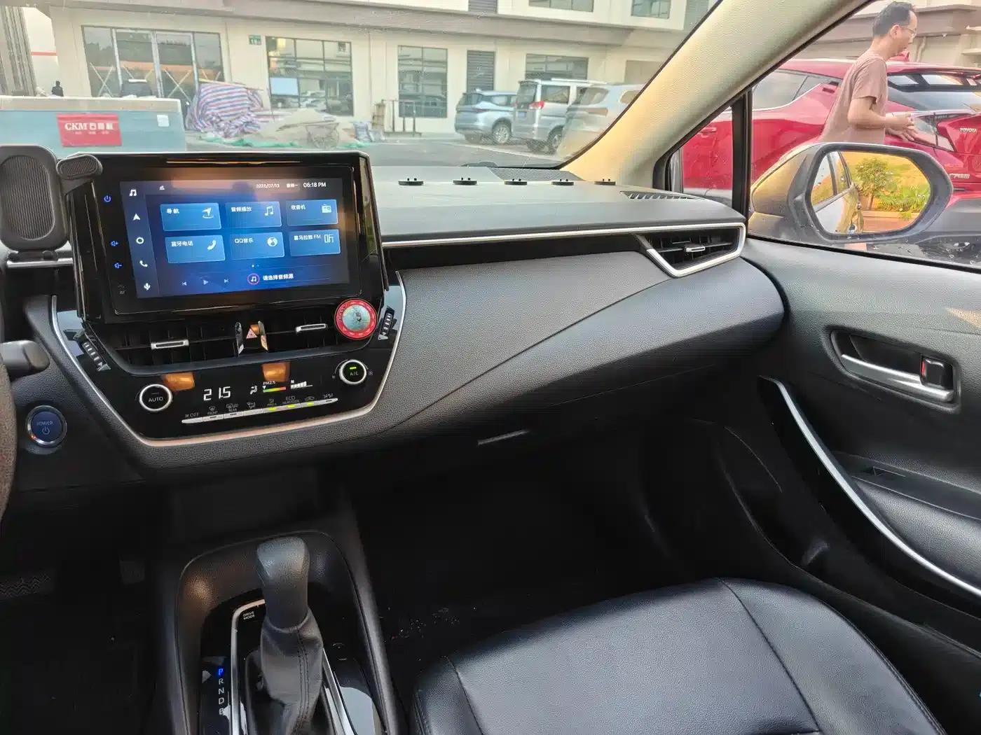 2021 Toyota Corolla Hybrid 1.8L E-CVT Elite Edition — миниатюра 11