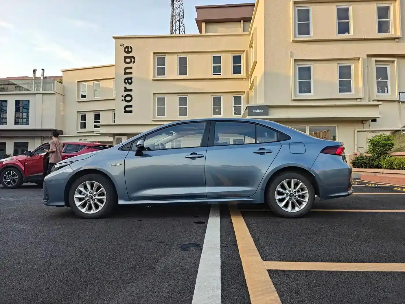 2021 Toyota Corolla Hybrid 1.8L E-CVT Elite Edition — миниатюра 4