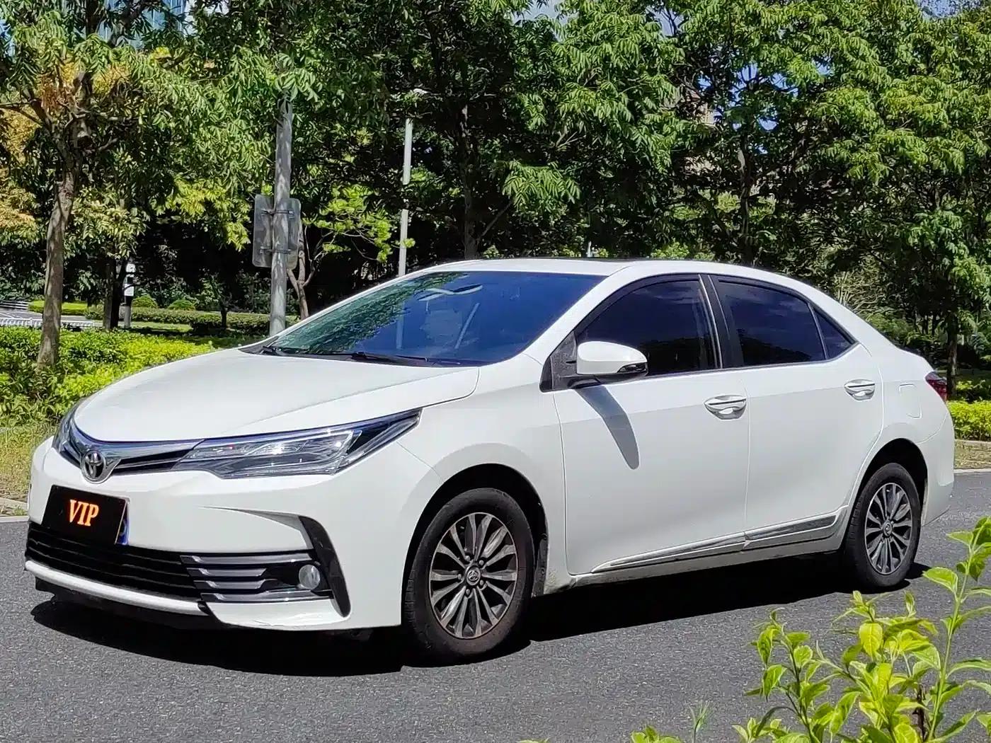 2017 Corolla Facelift 1.2T S-CVT GL-i — миниатюра 1