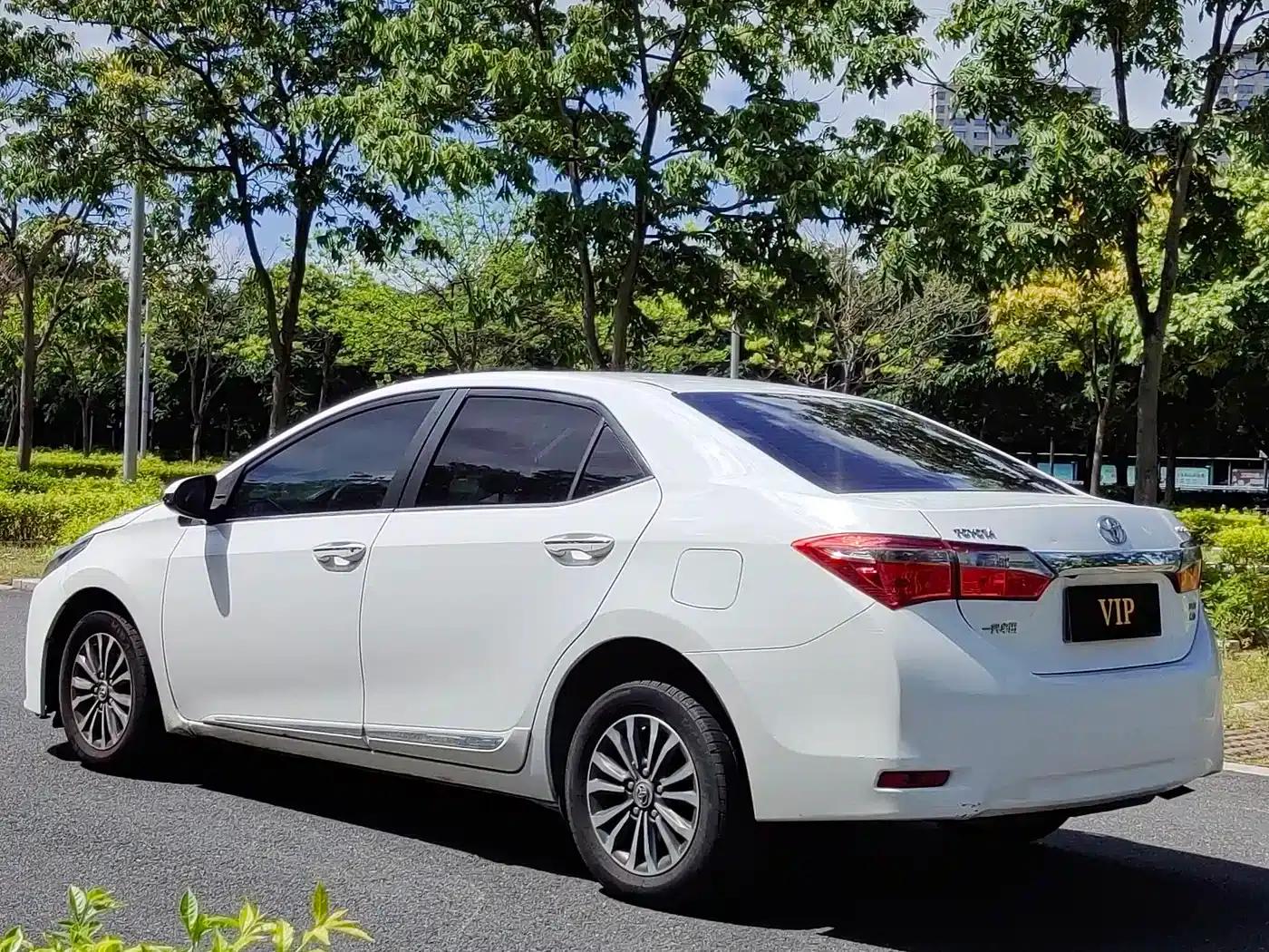 2017 Corolla Facelift 1.2T S-CVT GL-i — миниатюра 7