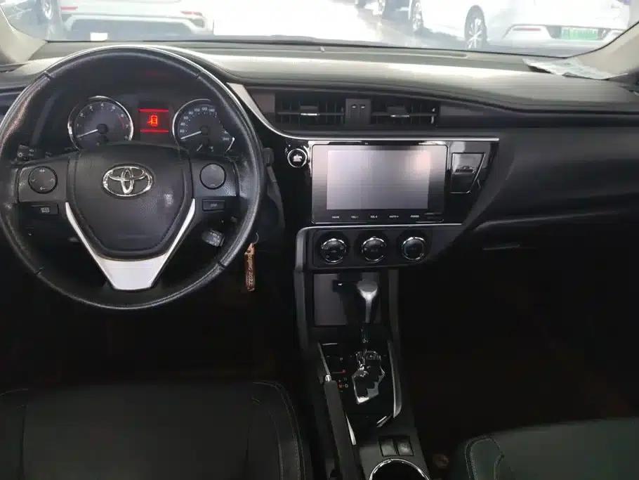 2017 Corolla Facelift 1.2T S-CVT GL-i Leather Edition — миниатюра 12