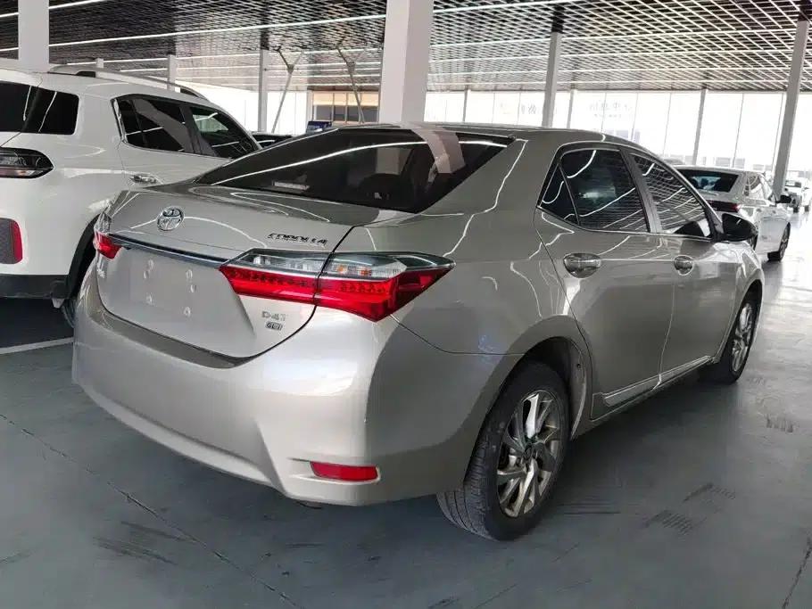 2017 Corolla Facelift 1.2T S-CVT GL-i Leather Edition — миниатюра 3