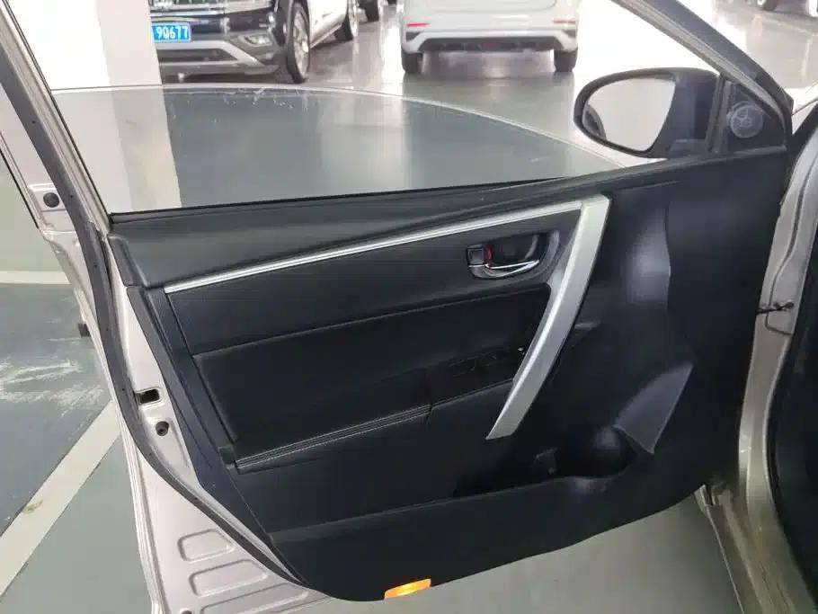 2017 Corolla Facelift 1.2T S-CVT GL-i Leather Edition — миниатюра 7