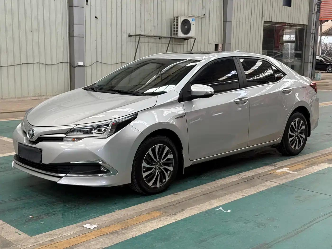 2017 Toyota Corolla Hybrid 1.8L E-CVT Leading Edition (Facelift) — миниатюра 2
