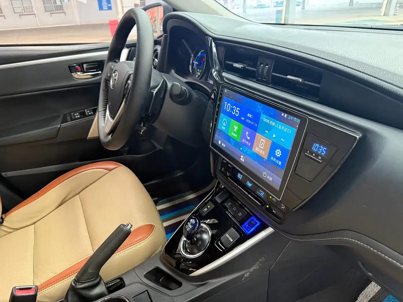 2017 Toyota Corolla Hybrid 1.8L E-CVT Leading Edition (Facelift) — миниатюра 12
