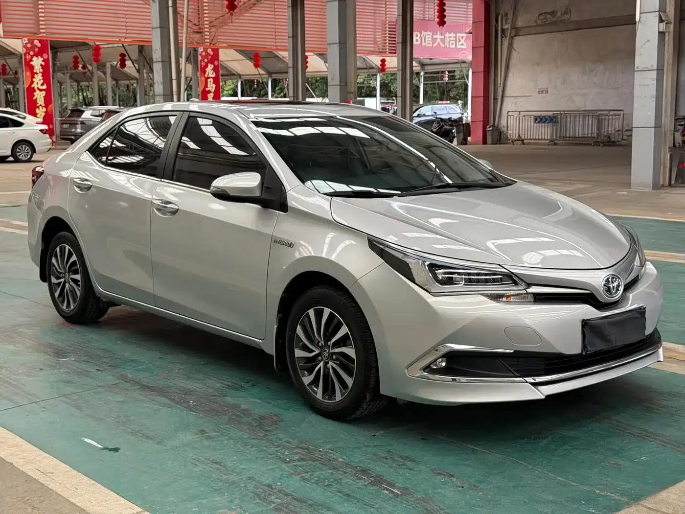 2017 Toyota Corolla Hybrid 1.8L E-CVT Leading Edition (Facelift) — миниатюра 3