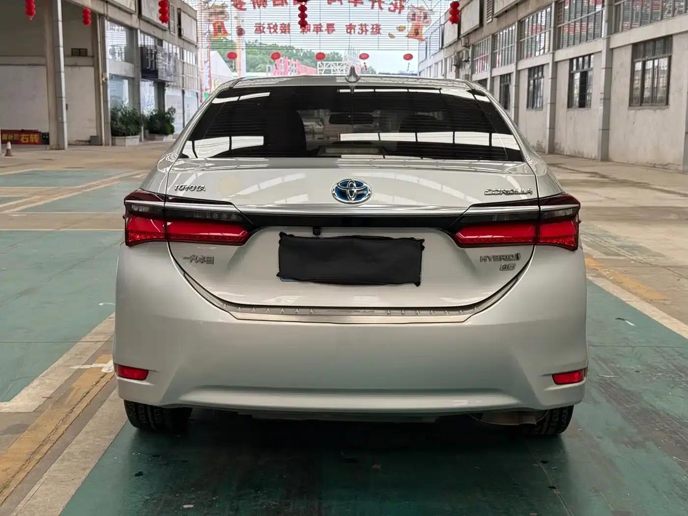 2017 Toyota Corolla Hybrid 1.8L E-CVT Leading Edition (Facelift) — миниатюра 4