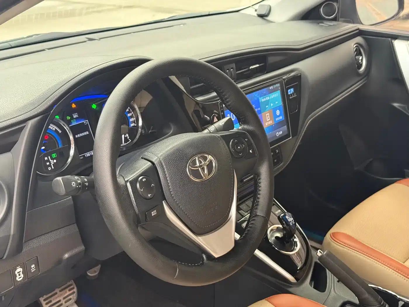 2017 Toyota Corolla Hybrid 1.8L E-CVT Leading Edition (Facelift) — миниатюра 8