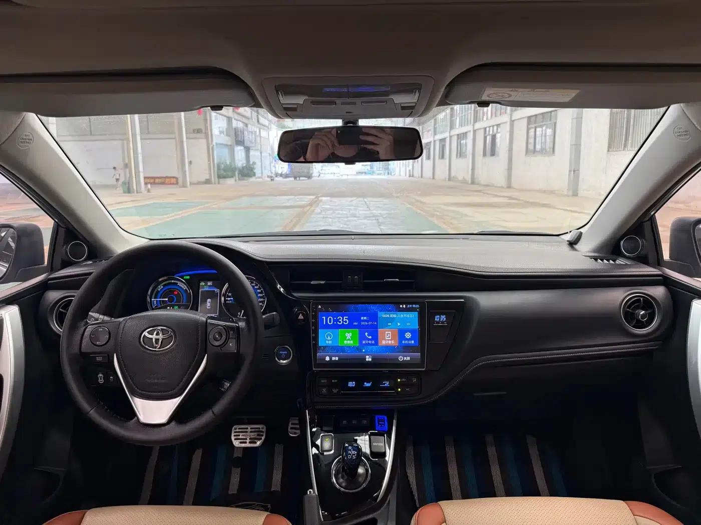 2017 Toyota Corolla Hybrid 1.8L E-CVT Leading Edition (Facelift) — миниатюра 10