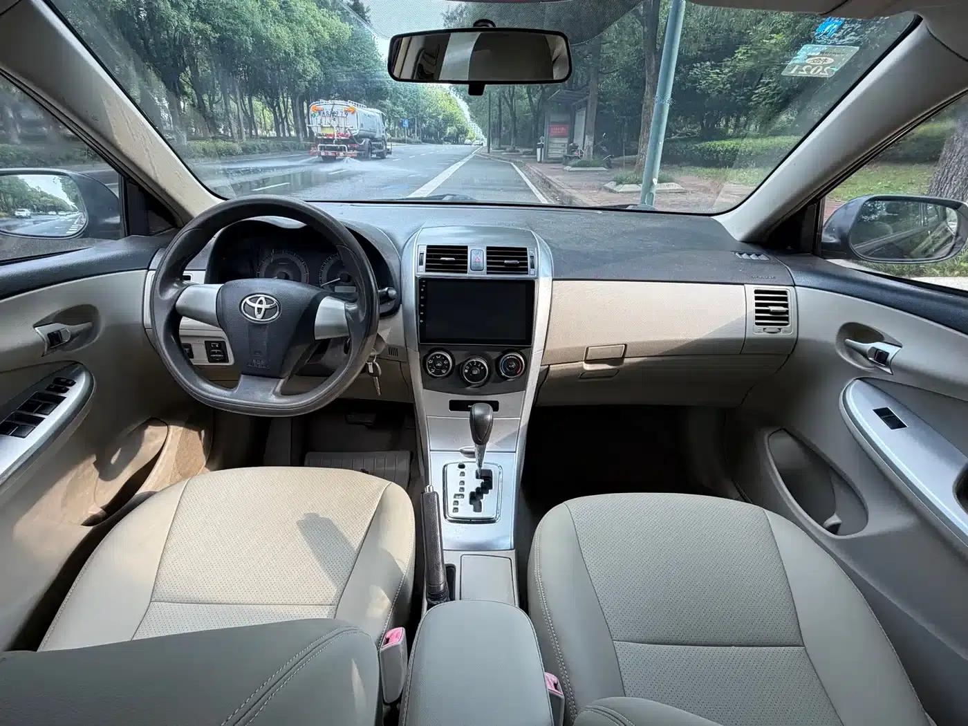 2012 Toyota Corolla Premium Edition 1.6L Automatic GL — миниатюра 2