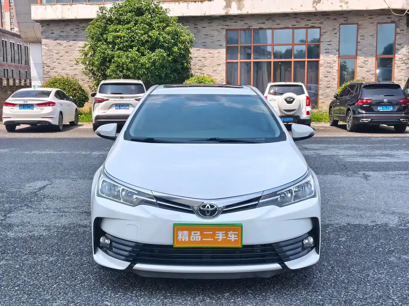 2017 Corolla Facelift 1.2T S-CVT GL-i — миниатюра 2
