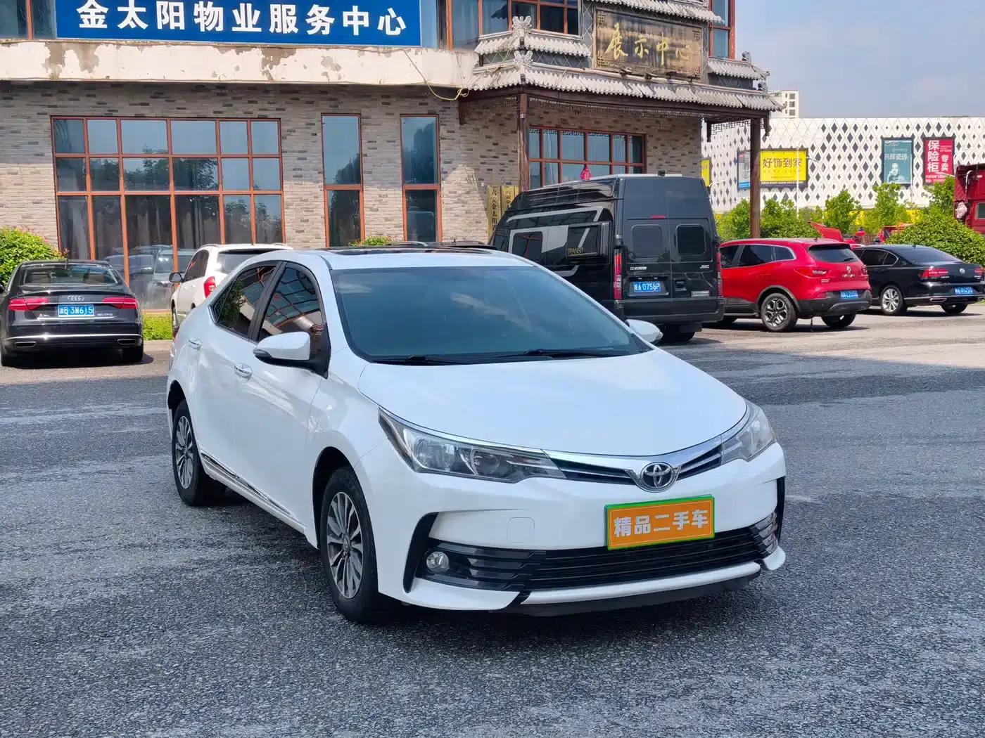 2017 Corolla Facelift 1.2T S-CVT GL-i — миниатюра 3