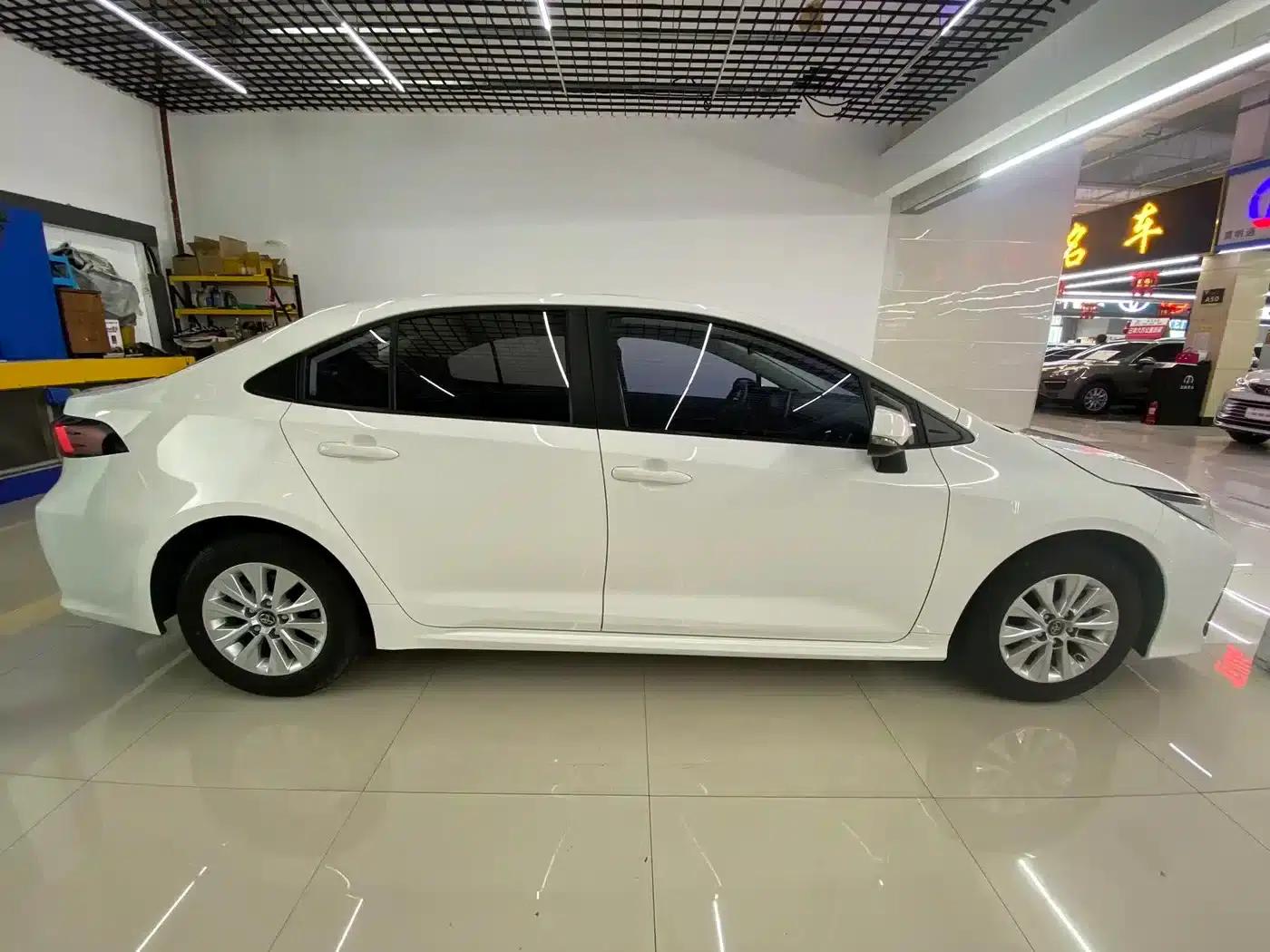 2021 Toyota Corolla TNGA 1.5L CVT Elite Edition — миниатюра 4