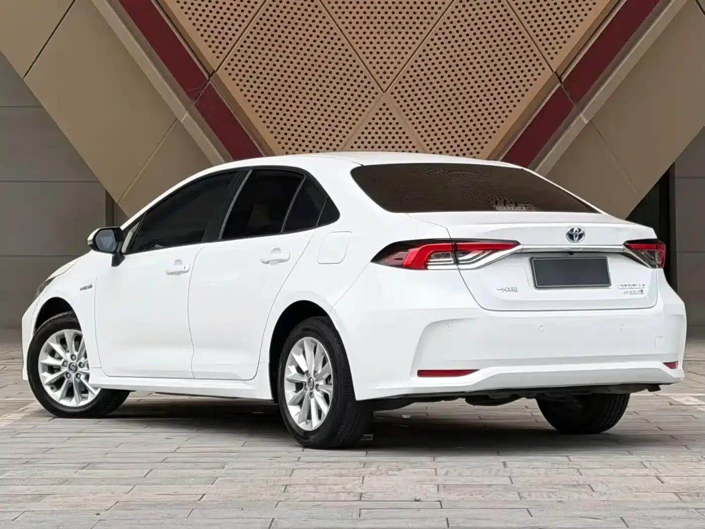 2021 Toyota Corolla Hybrid 1.8L E-CVT Elite Edition — миниатюра 4