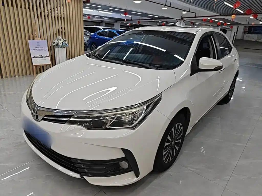 2017 Corolla Facelift 1.2T S-CVT GL-i — миниатюра 1