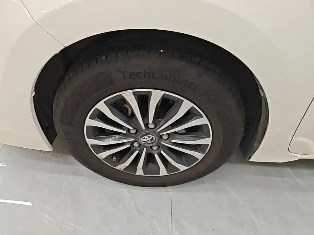 2017 Corolla Facelift 1.2T S-CVT GL-i — миниатюра 23