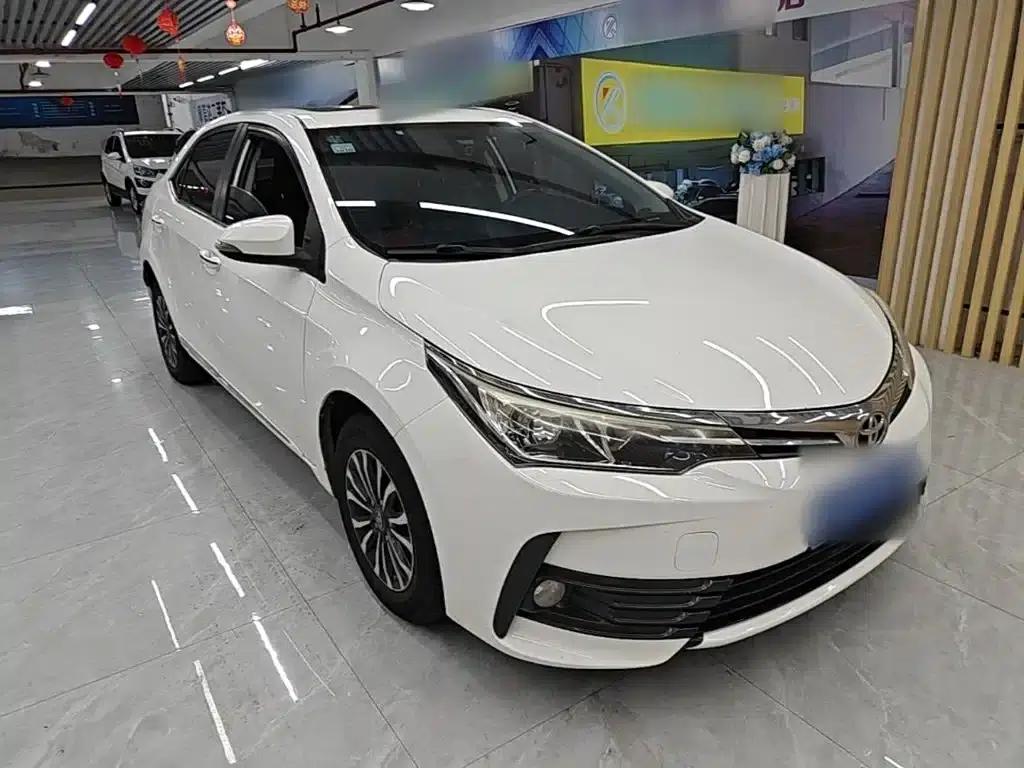 2017 Corolla Facelift 1.2T S-CVT GL-i — миниатюра 4