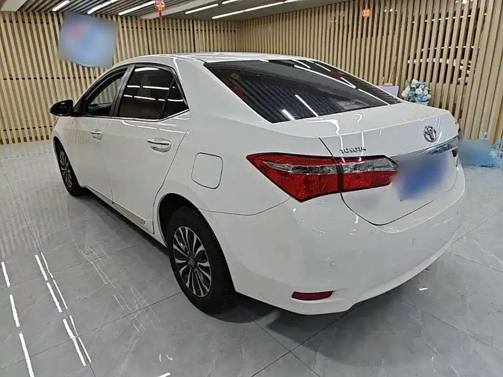 2017 Corolla Facelift 1.2T S-CVT GL-i — миниатюра 5