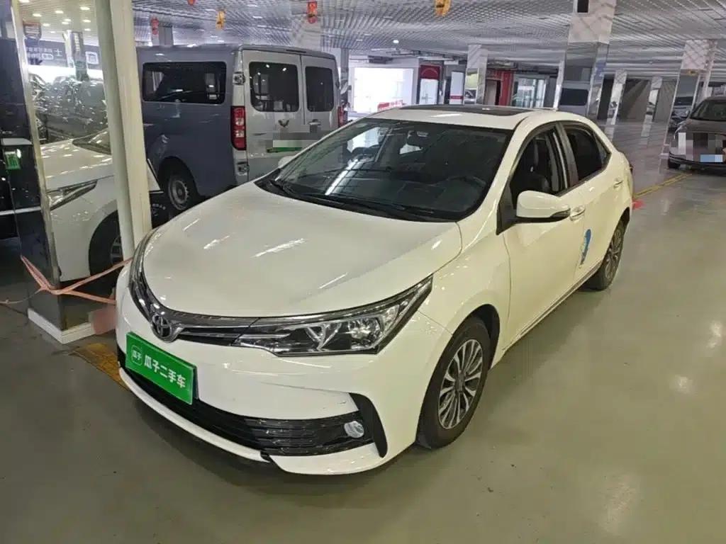 2017 Corolla Facelift 1.2T S-CVT GL-i — миниатюра 2