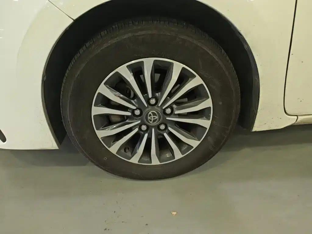 2017 Corolla Facelift 1.2T S-CVT GL-i — миниатюра 23
