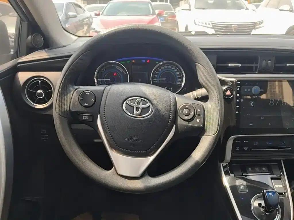 2017 Toyota Corolla Hybrid 1.8L E-CVT Leading Edition (Facelift) — миниатюра 11