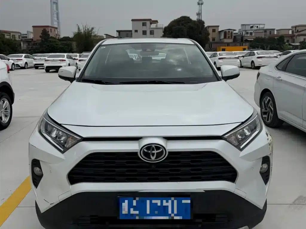 2022 Toyota RAV4 2.0L CVT 2WD Fashion Edition — миниатюра 1