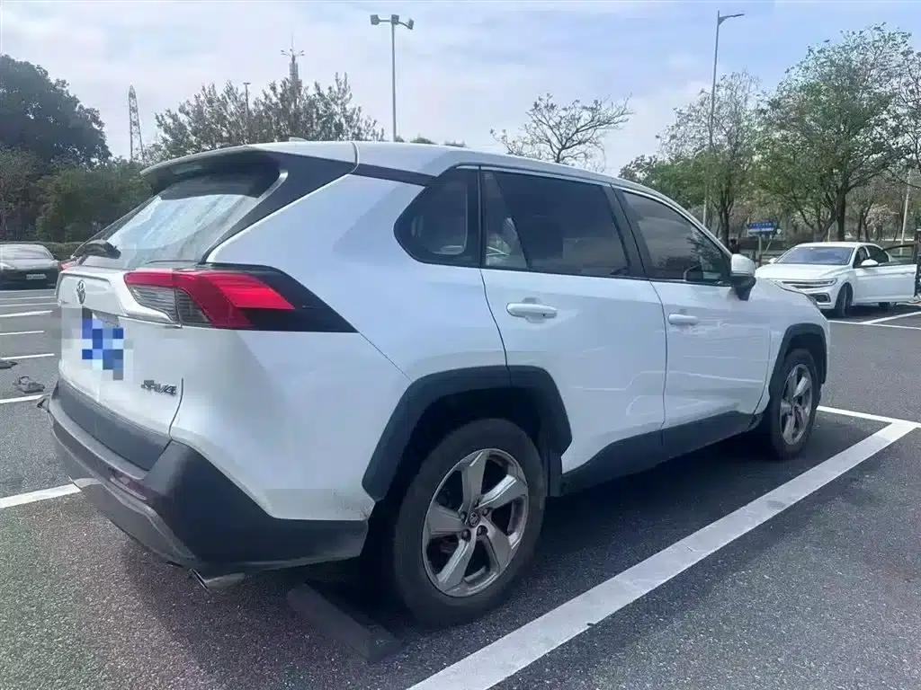 2022 Toyota RAV4 2.0L CVT 2WD Fashion Edition — миниатюра 4