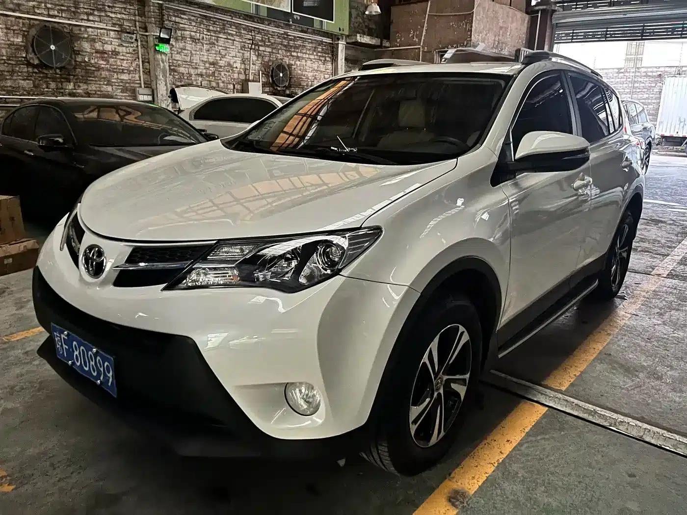 2015 RAV4 2.0L CVT 2WD Fashion Edition — миниатюра 1
