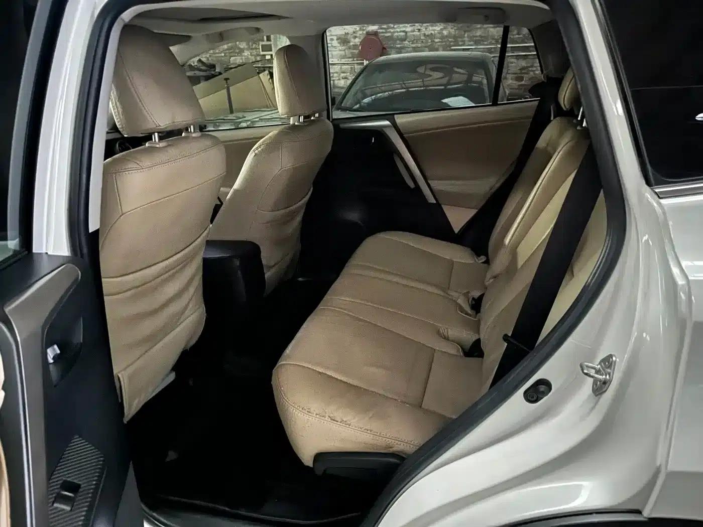 2015 RAV4 2.0L CVT 2WD Fashion Edition — миниатюра 2