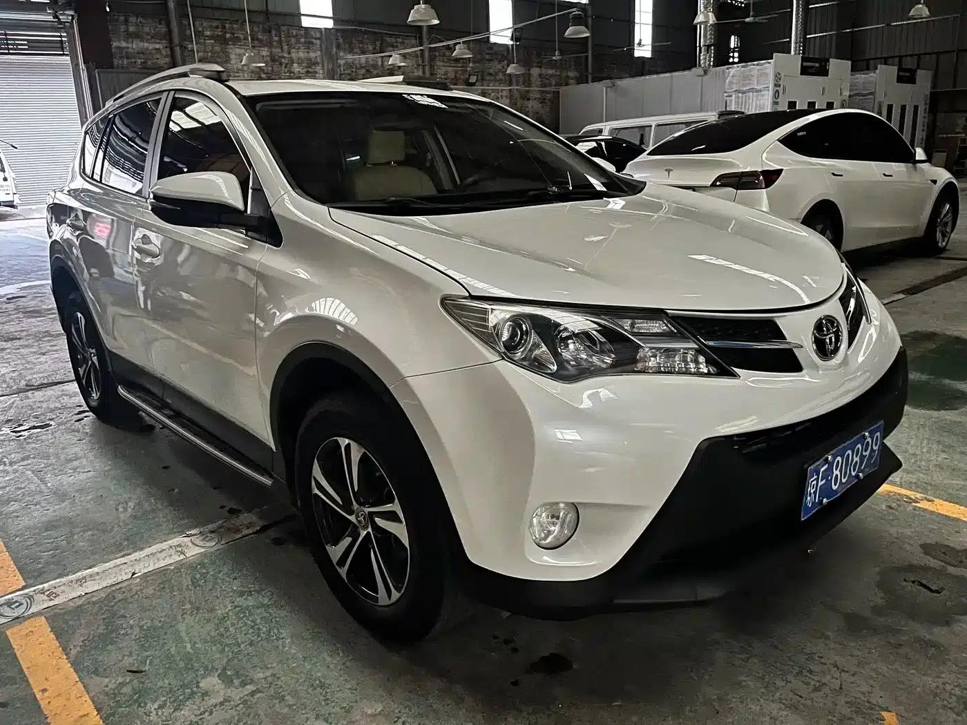 2015 RAV4 2.0L CVT 2WD Fashion Edition — миниатюра 11