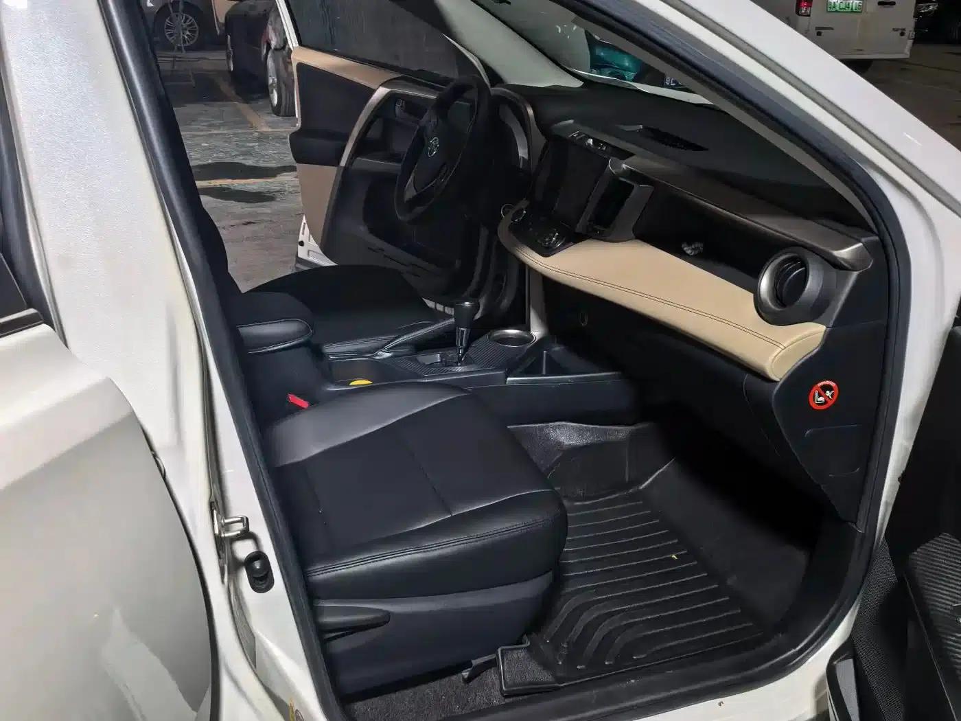 2015 RAV4 2.0L CVT 2WD Fashion Edition — миниатюра 13