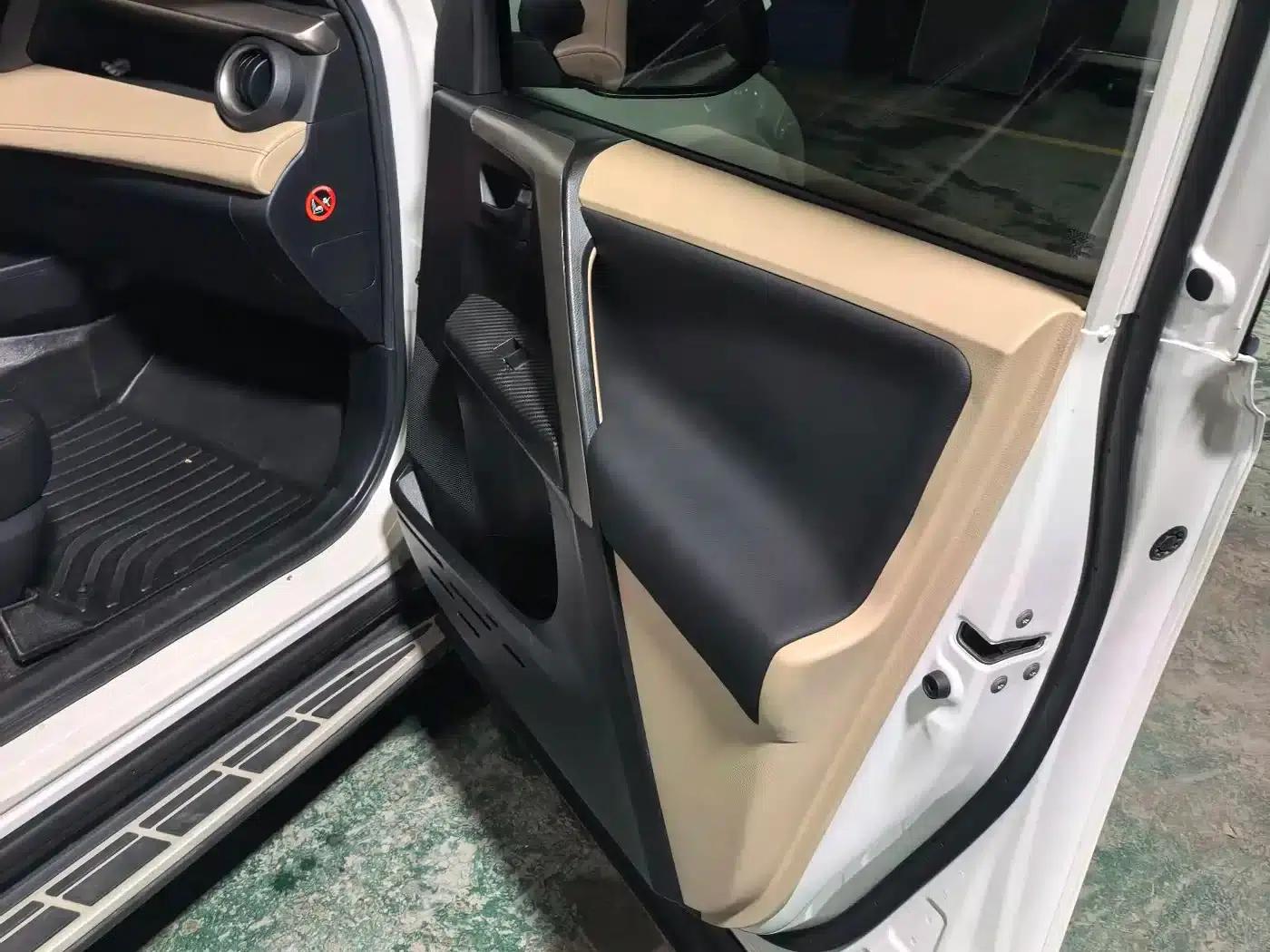 2015 RAV4 2.0L CVT 2WD Fashion Edition — миниатюра 14