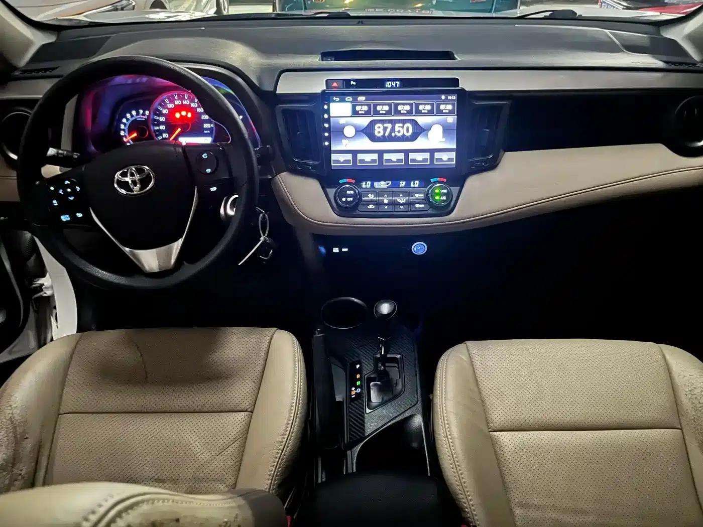 2015 RAV4 2.0L CVT 2WD Fashion Edition — миниатюра 4