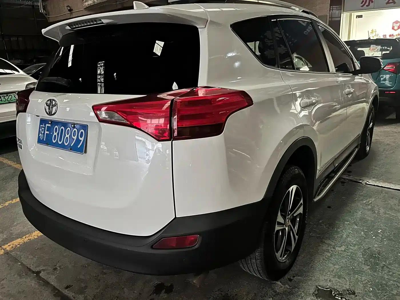 2015 RAV4 2.0L CVT 2WD Fashion Edition — миниатюра 8