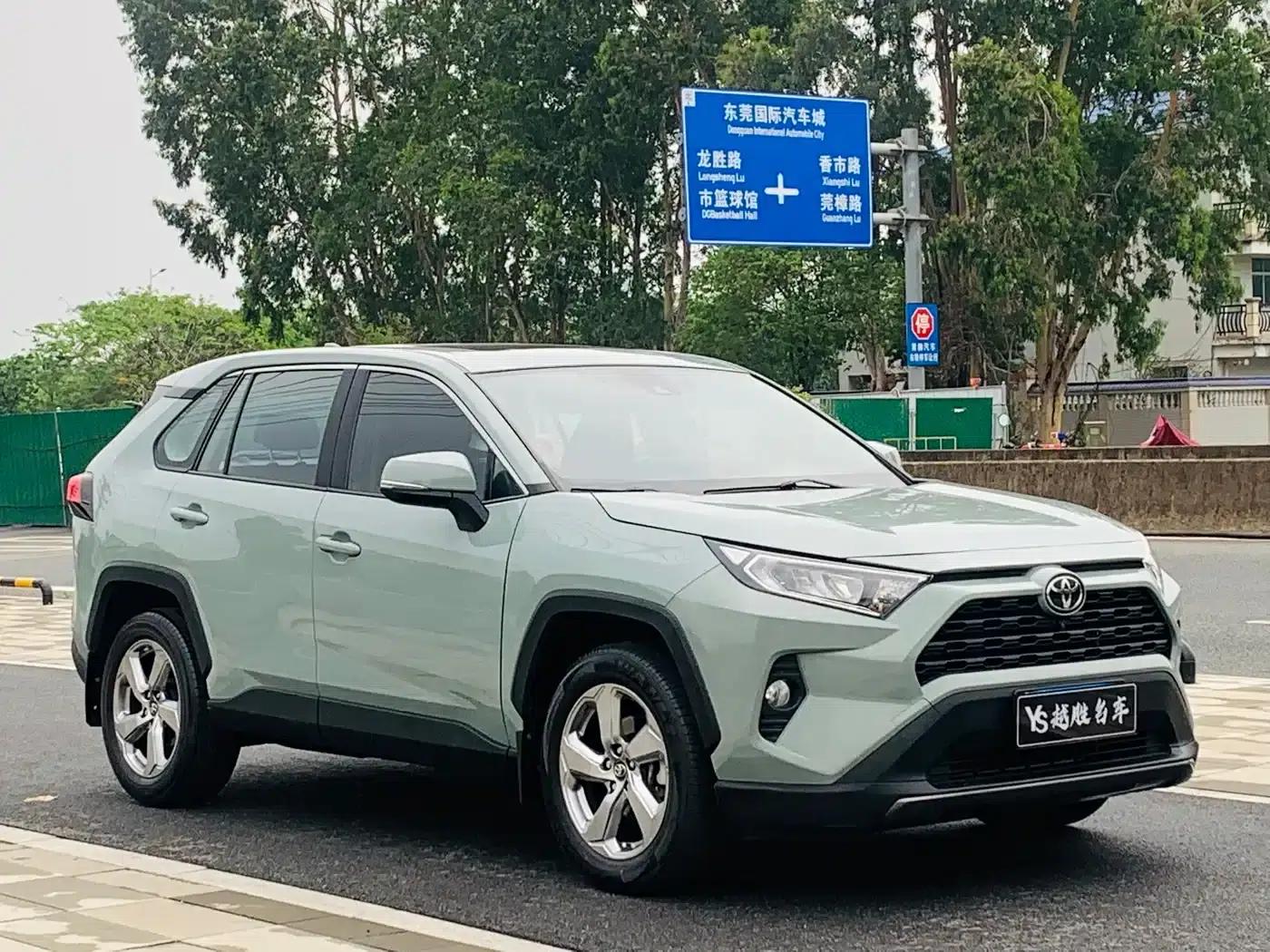 RAV4 2021 2.0L CVT 2WD Fashion Edition — миниатюра 3