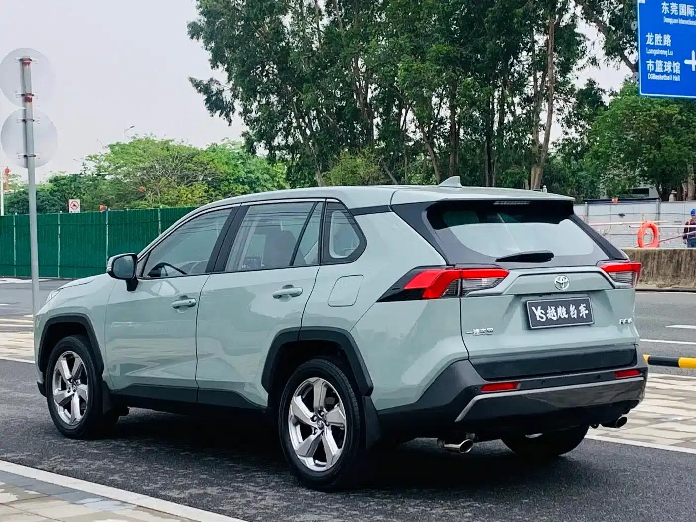 RAV4 2021 2.0L CVT 2WD Fashion Edition — миниатюра 4
