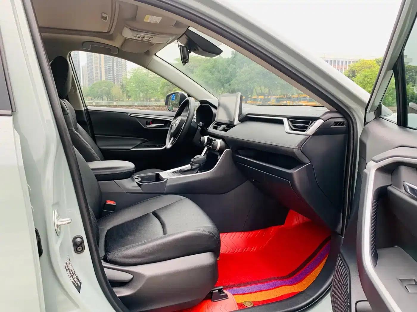 RAV4 2021 2.0L CVT 2WD Fashion Edition — миниатюра 10