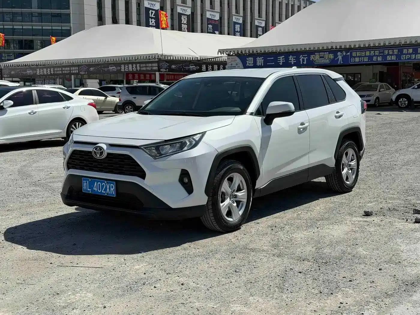 2023 RAV4 2.0L CVT 2WD Urban Edition — миниатюра 1