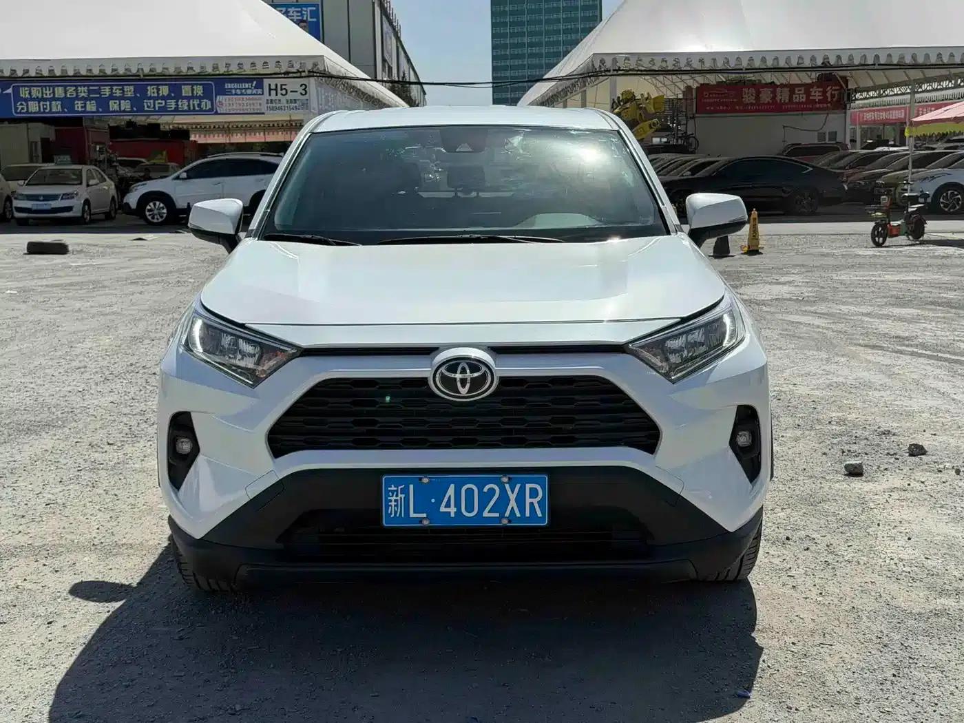 2023 RAV4 2.0L CVT 2WD Urban Edition — миниатюра 2