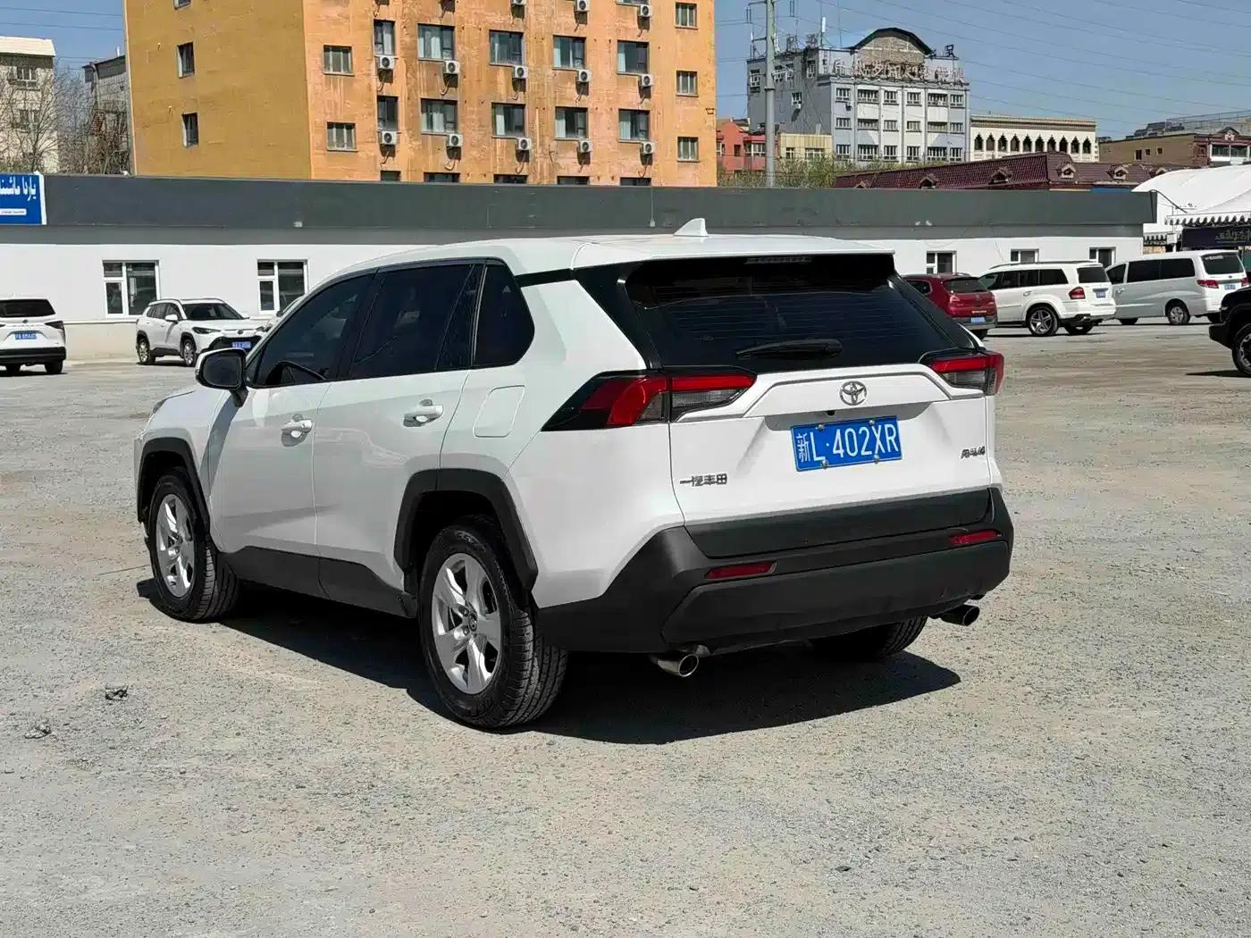 2023 RAV4 2.0L CVT 2WD Urban Edition — миниатюра 7