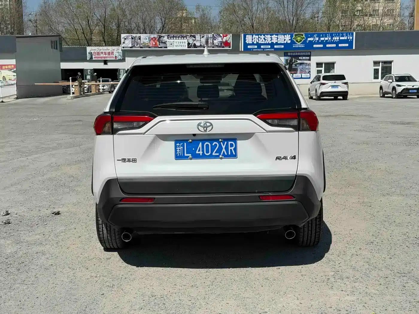 2023 RAV4 2.0L CVT 2WD Urban Edition — миниатюра 8