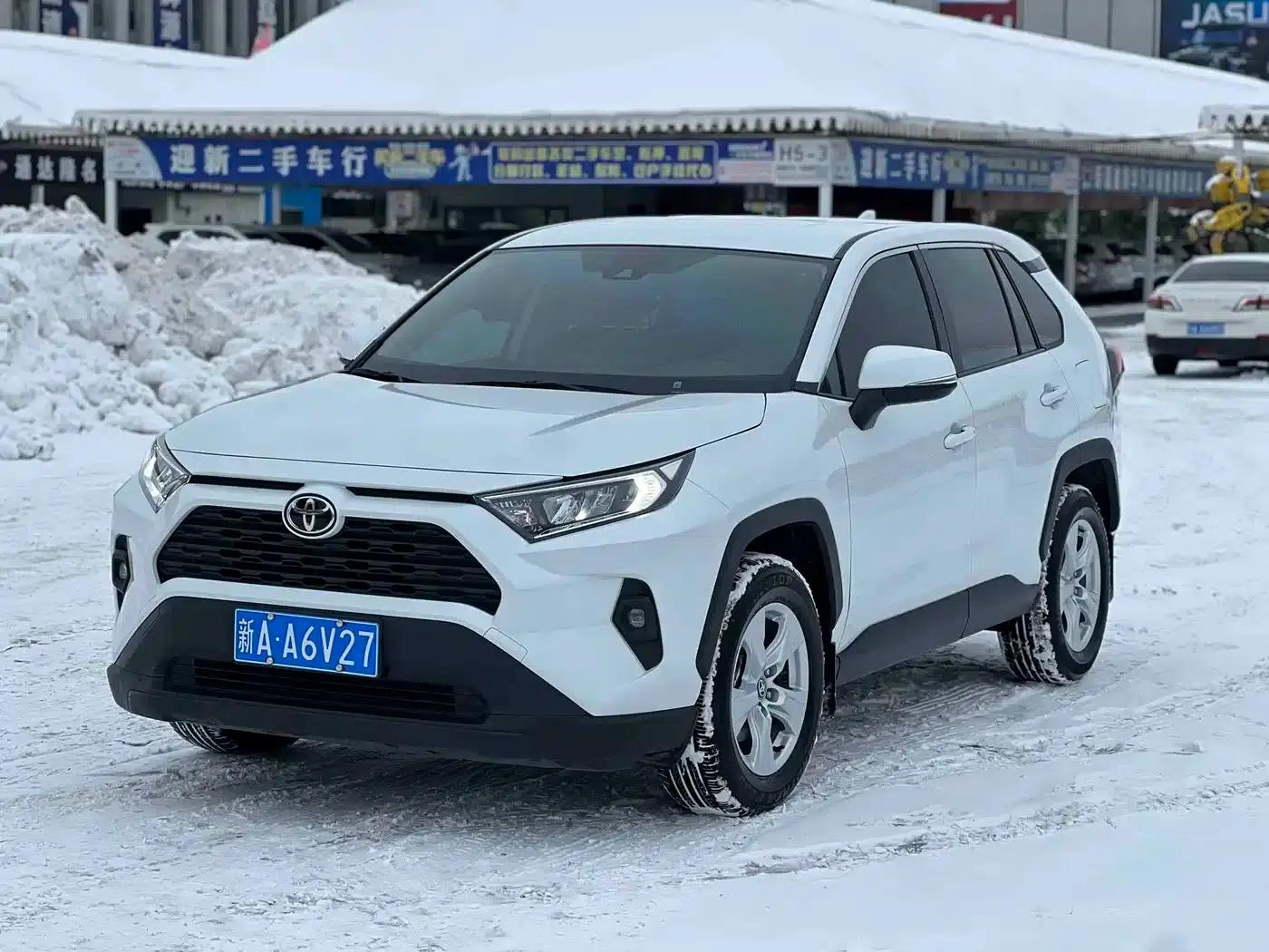 2022 Toyota RAV4 2.0L CVT 2WD Urban Edition — миниатюра 1