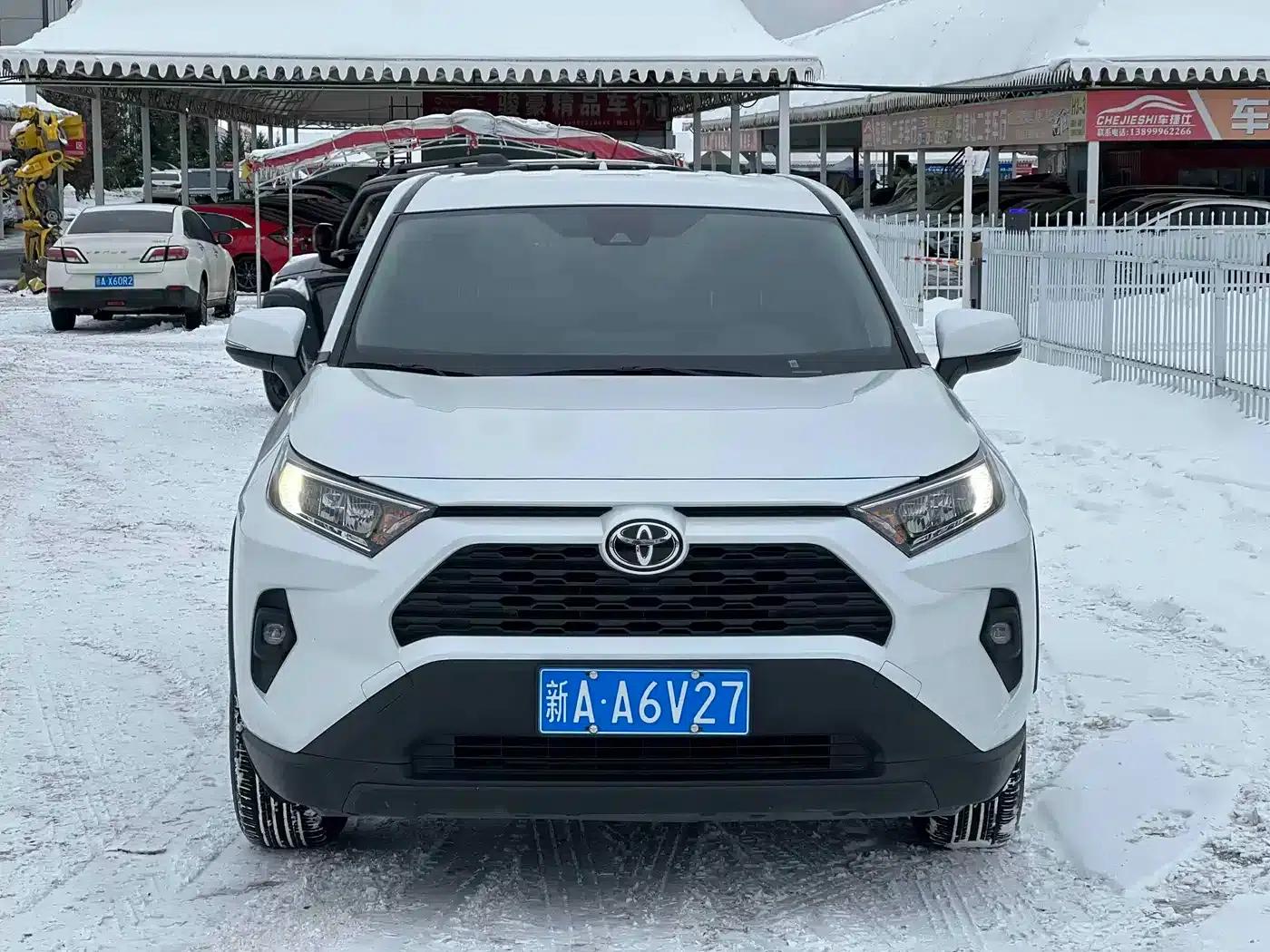 2022 Toyota RAV4 2.0L CVT 2WD Urban Edition — миниатюра 2