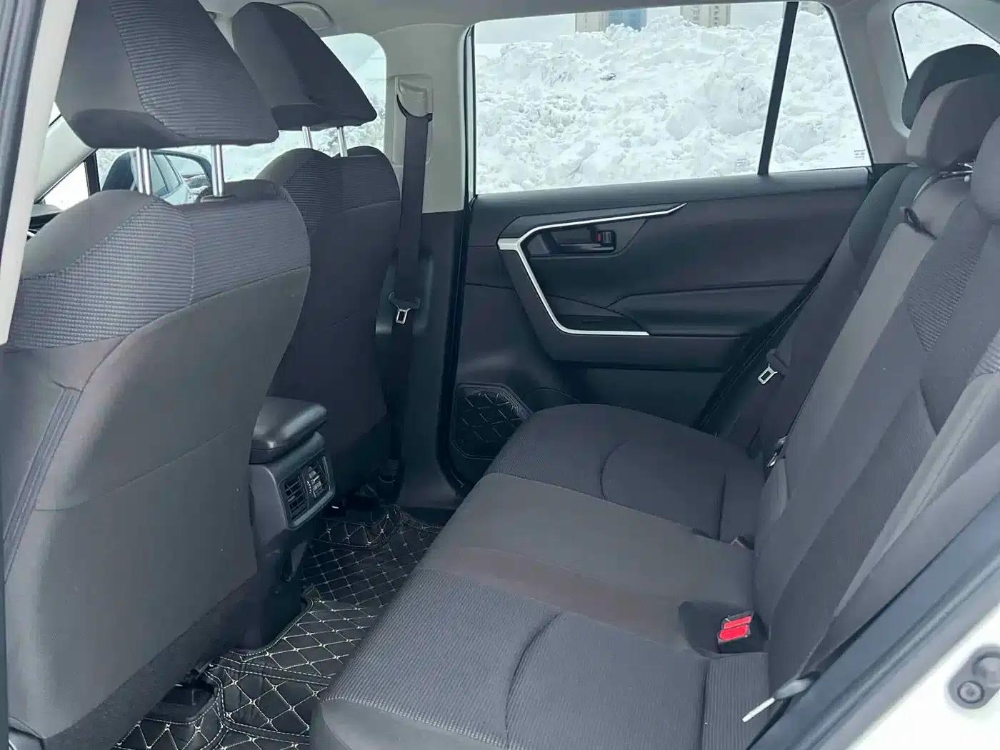 2022 Toyota RAV4 2.0L CVT 2WD Urban Edition — миниатюра 6