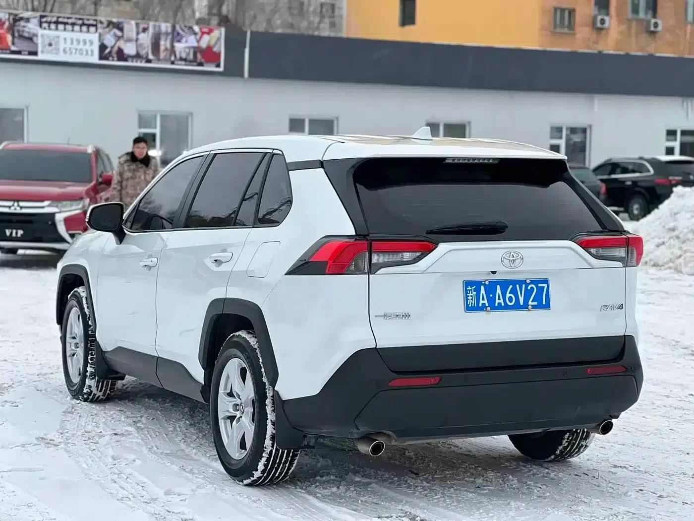 2022 Toyota RAV4 2.0L CVT 2WD Urban Edition — миниатюра 7